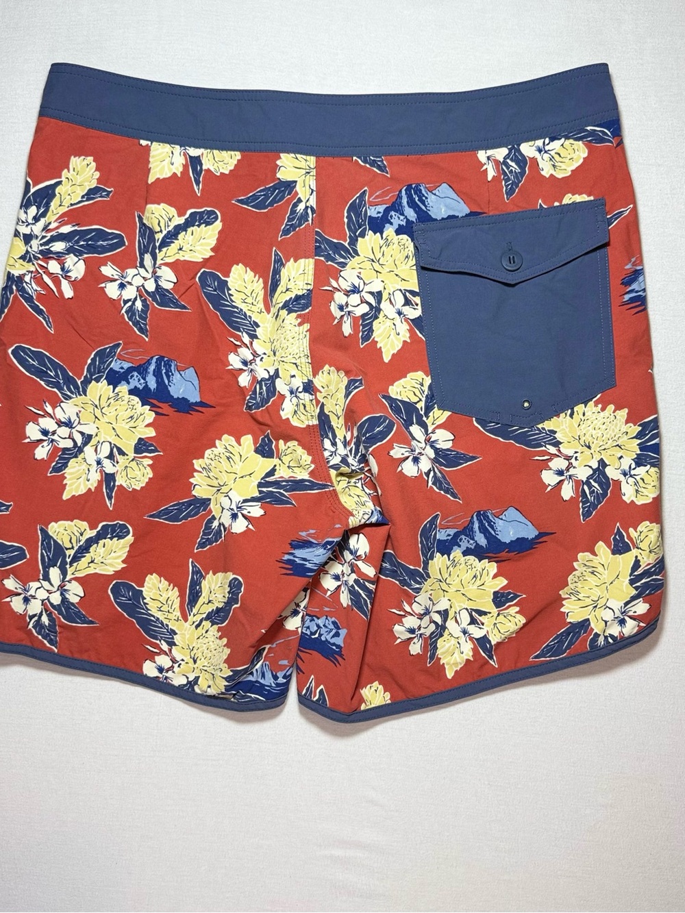Patagonia Men’s Red Floral Boardshorts with Navy Trim - Picture 6 of 10
